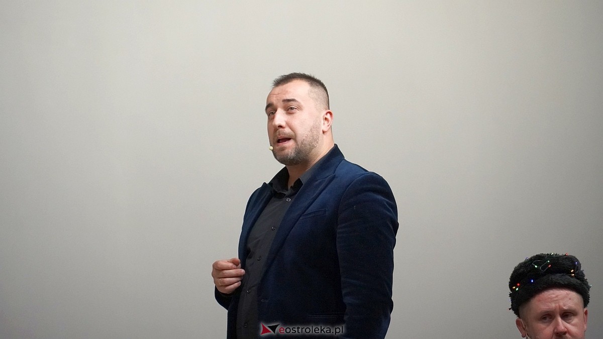 Kabaret Czwarta Fala w Łysych [06.12.2024] - zdjęcie #70 - eOstroleka.pl
