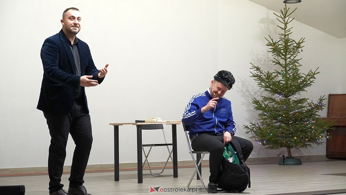 Kabaret Czwarta Fala w Łysych [06.12.2024] - zdjęcie #66 - eOstroleka.pl