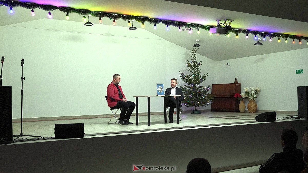 Kabaret Czwarta Fala w Łysych [06.12.2024] - zdjęcie #13 - eOstroleka.pl