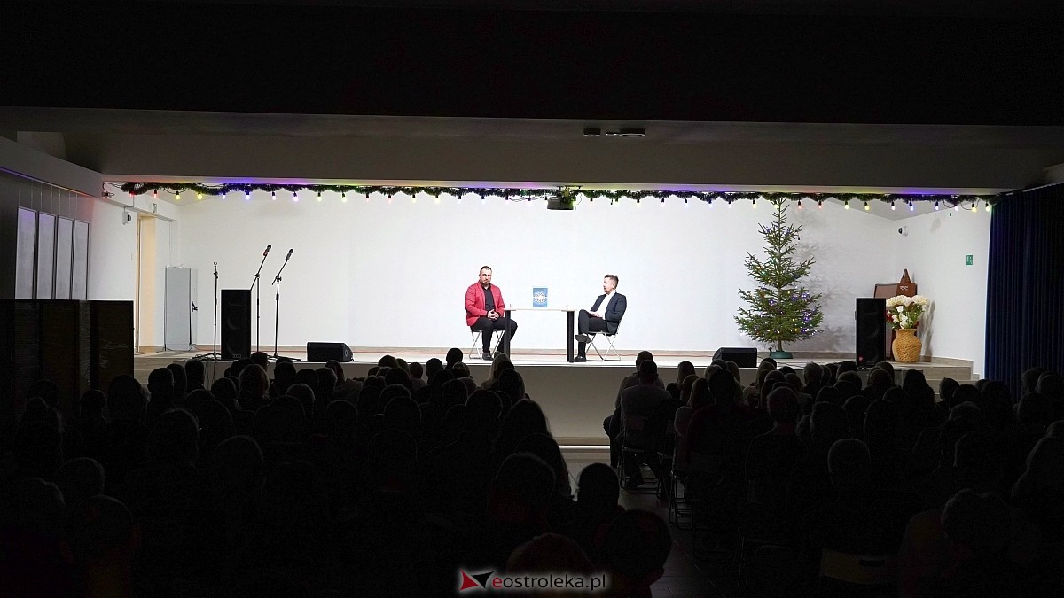 Kabaret Czwarta Fala w Łysych [06.12.2024] - zdjęcie #9 - eOstroleka.pl
