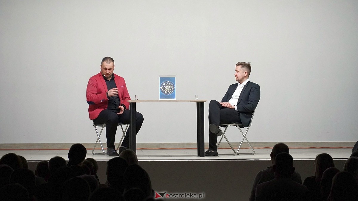 Kabaret Czwarta Fala w Łysych [06.12.2024] - zdjęcie #8 - eOstroleka.pl