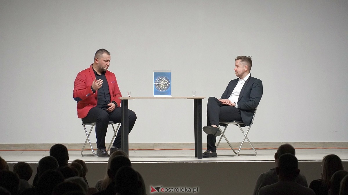 Kabaret Czwarta Fala w Łysych [06.12.2024] - zdjęcie #7 - eOstroleka.pl