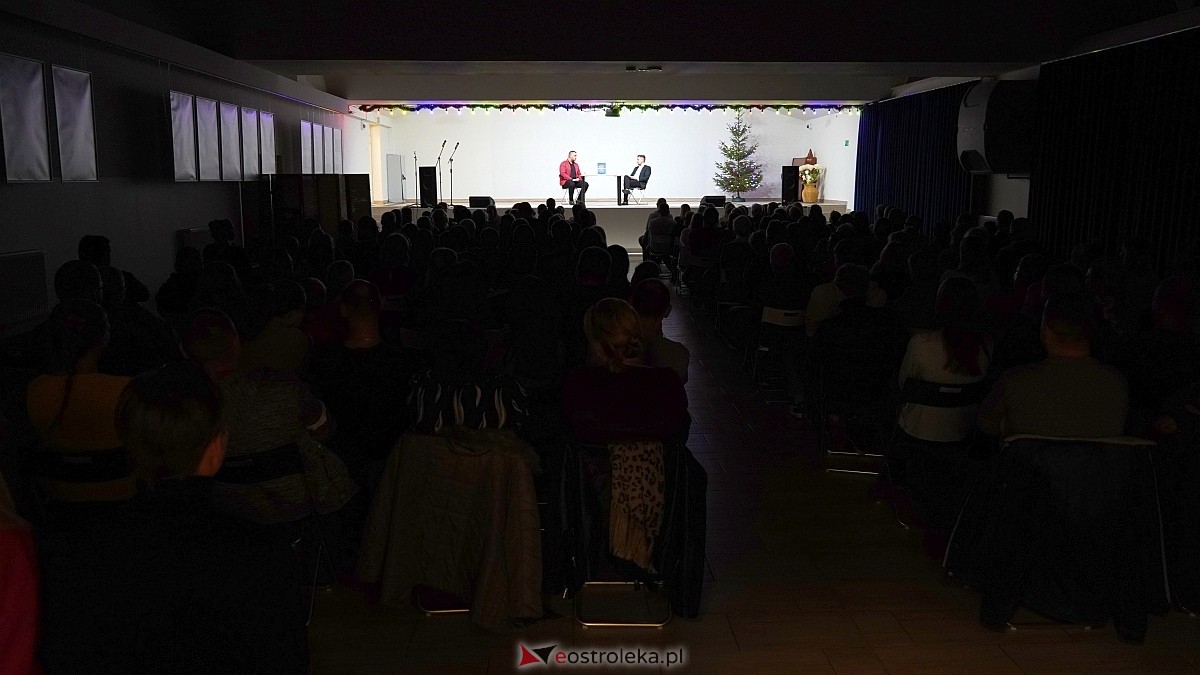 Kabaret Czwarta Fala w Łysych [06.12.2024] - zdjęcie #4 - eOstroleka.pl