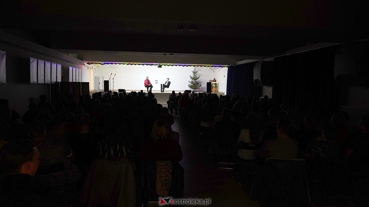 Kabaret Czwarta Fala w Łysych [06.12.2024] - zdjęcie #3 - eOstroleka.pl