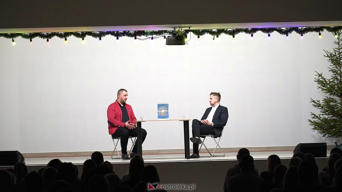 Kabaret Czwarta Fala w Łysych [06.12.2024] - zdjęcie #2 - eOstroleka.pl