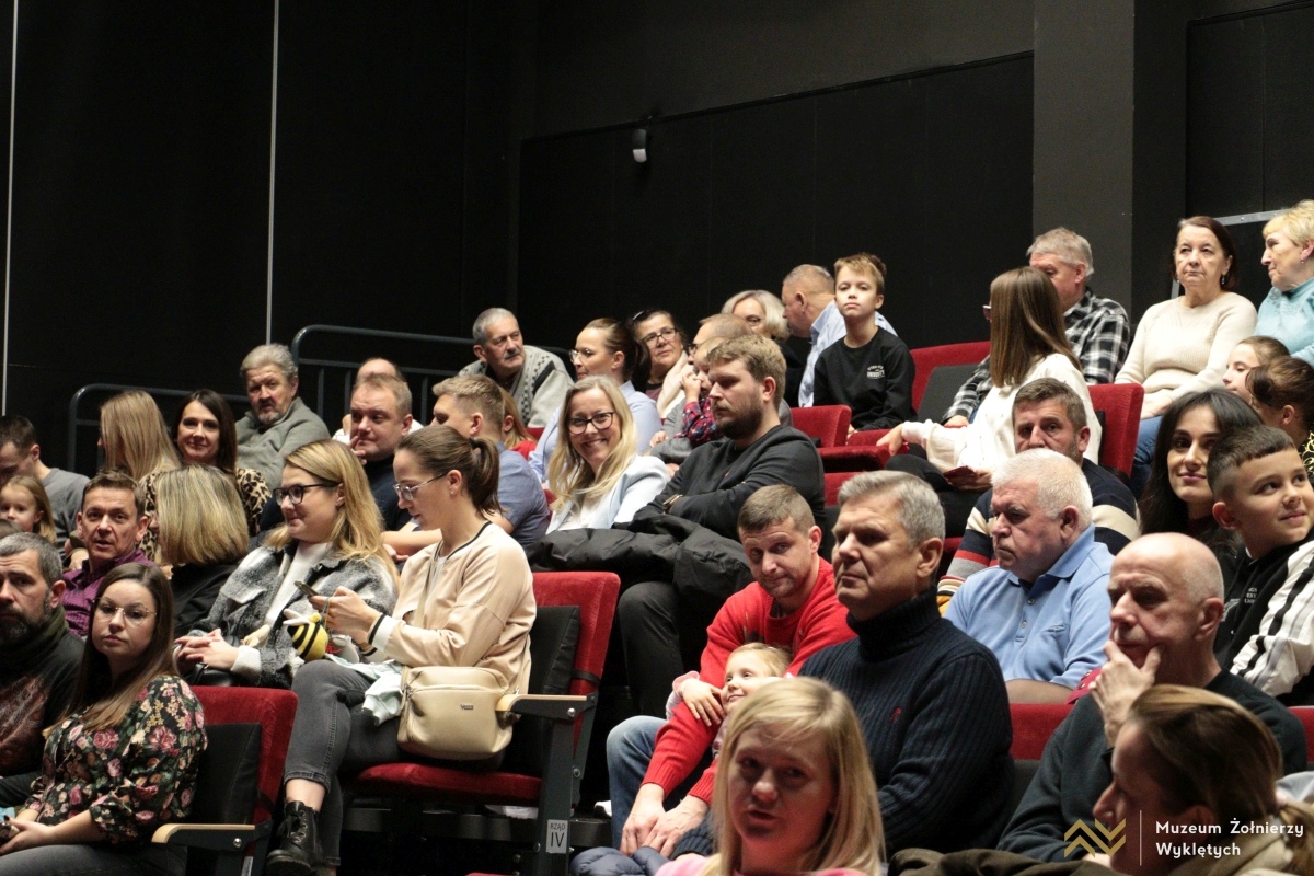 Koncert mikołajkowy Dzieci dzieciom w MŻW [6.12.2024] - zdjęcie #46 - eOstroleka.pl