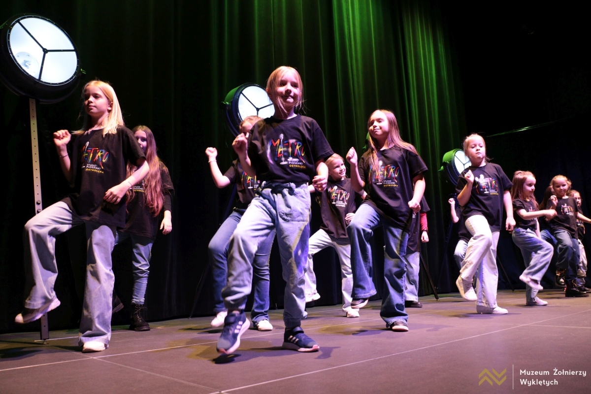 Koncert mikołajkowy Dzieci dzieciom w MŻW [6.12.2024] - zdjęcie #41 - eOstroleka.pl