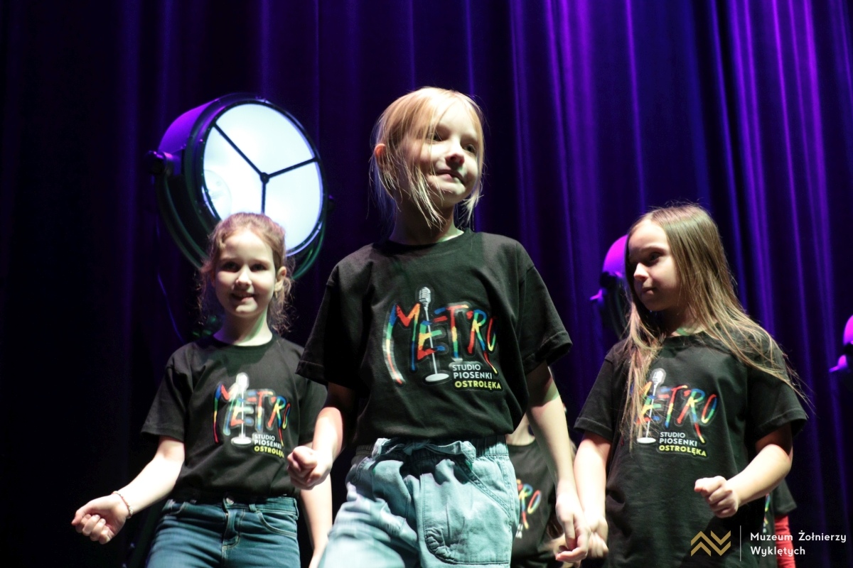 Koncert mikołajkowy Dzieci dzieciom w MŻW [6.12.2024] - zdjęcie #40 - eOstroleka.pl
