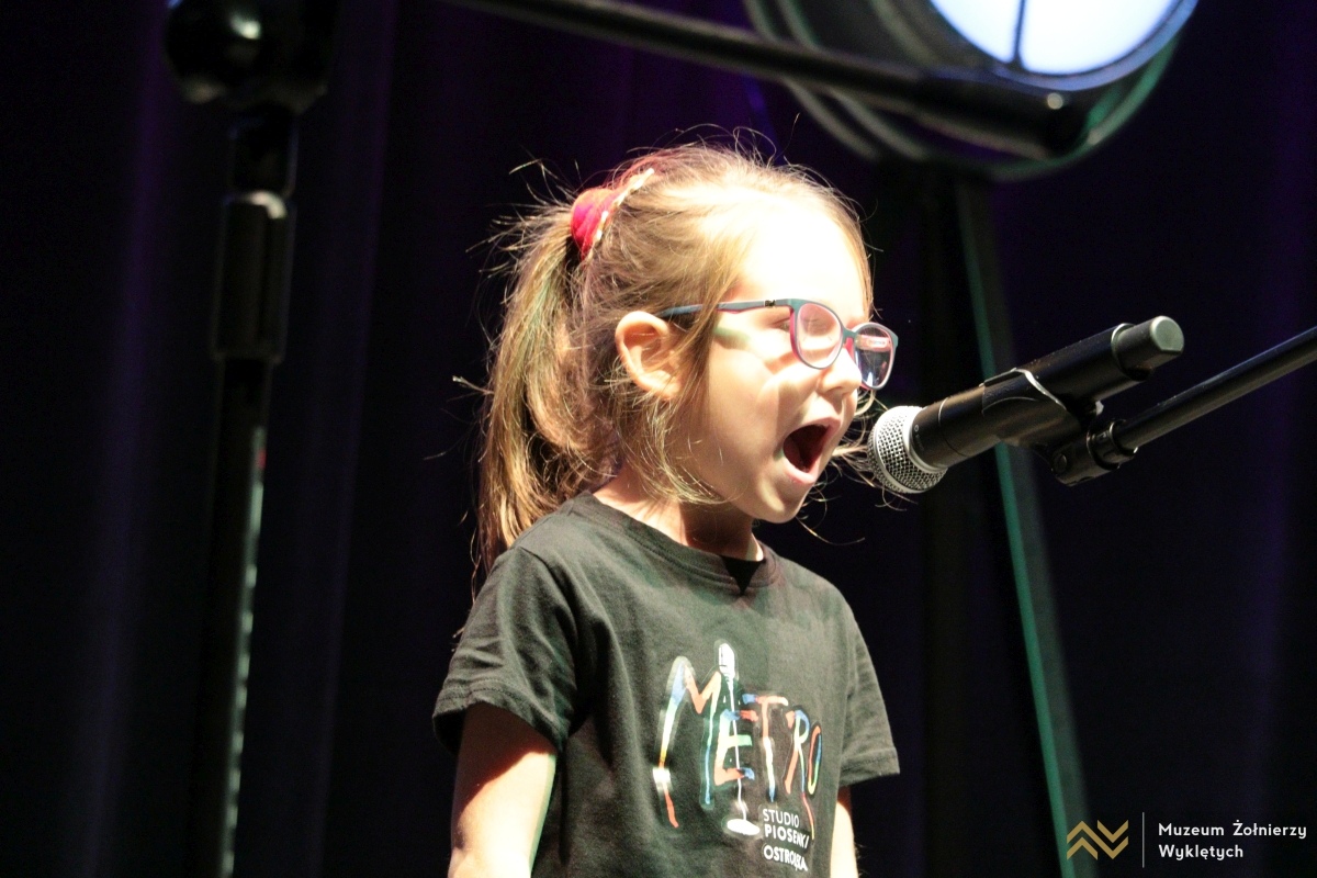Koncert mikołajkowy Dzieci dzieciom w MŻW [6.12.2024] - zdjęcie #33 - eOstroleka.pl