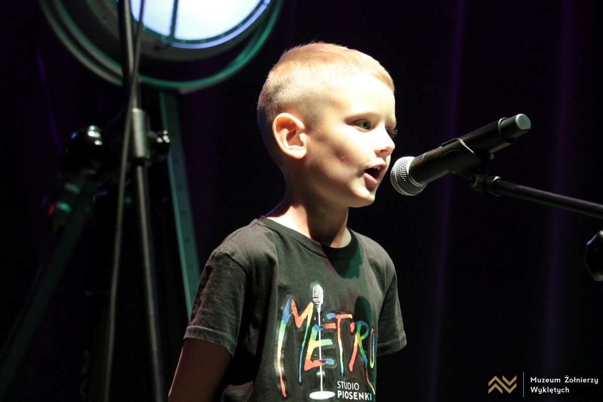 Koncert mikołajkowy Dzieci dzieciom w MŻW [6.12.2024] - zdjęcie #31 - eOstroleka.pl