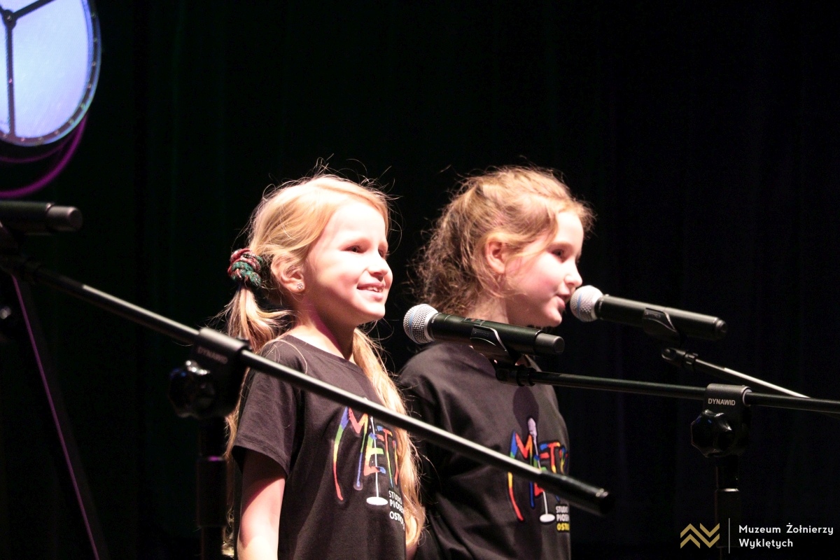 Koncert mikołajkowy Dzieci dzieciom w MŻW [6.12.2024] - zdjęcie #20 - eOstroleka.pl