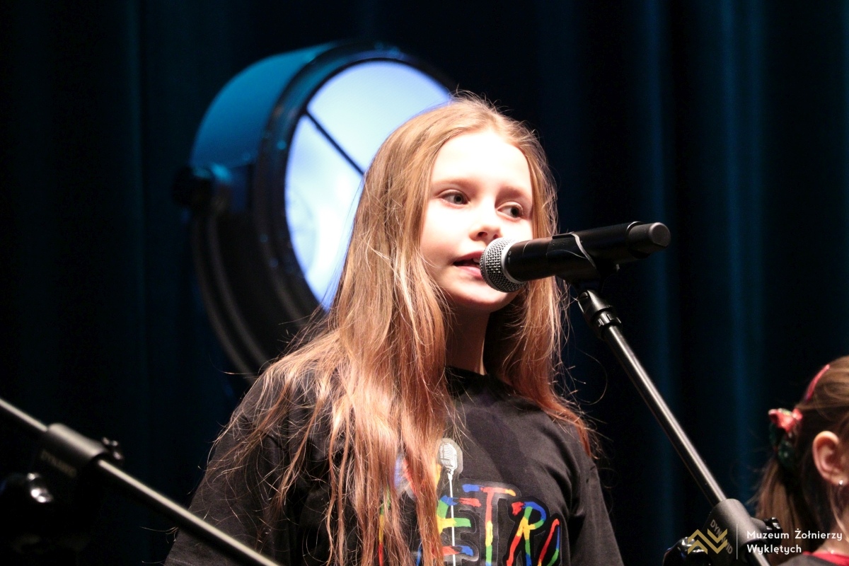 Koncert mikołajkowy Dzieci dzieciom w MŻW [6.12.2024] - zdjęcie #13 - eOstroleka.pl