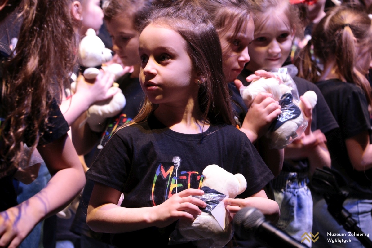 Koncert mikołajkowy Dzieci dzieciom w MŻW [6.12.2024] - zdjęcie #1 - eOstroleka.pl