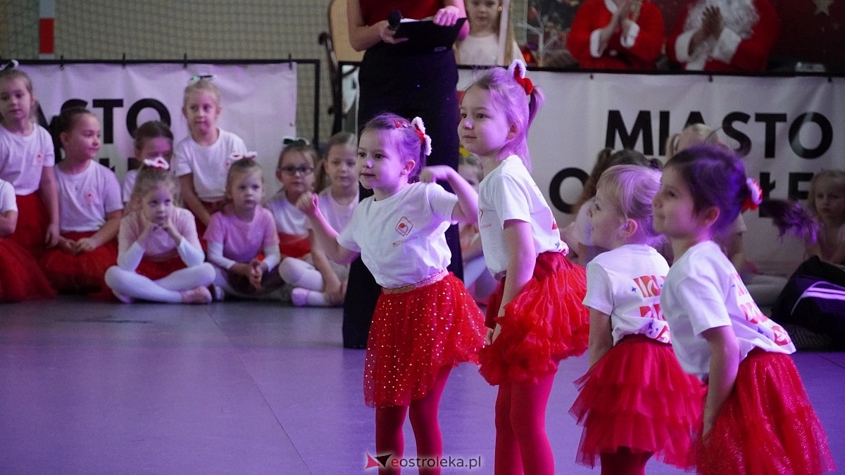 Wigilia Bezwahania Dance Center: grupy mini [7.12.2024] - zdjęcie #82 - eOstroleka.pl