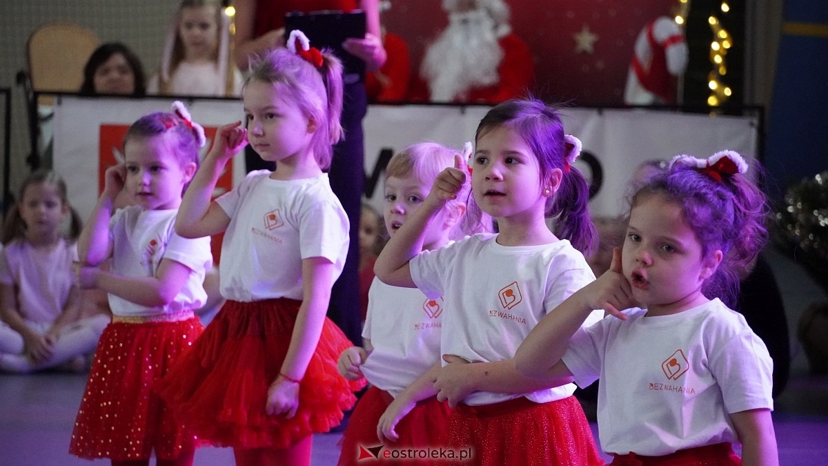 Wigilia Bezwahania Dance Center: grupy mini [7.12.2024] - zdjęcie #77 - eOstroleka.pl