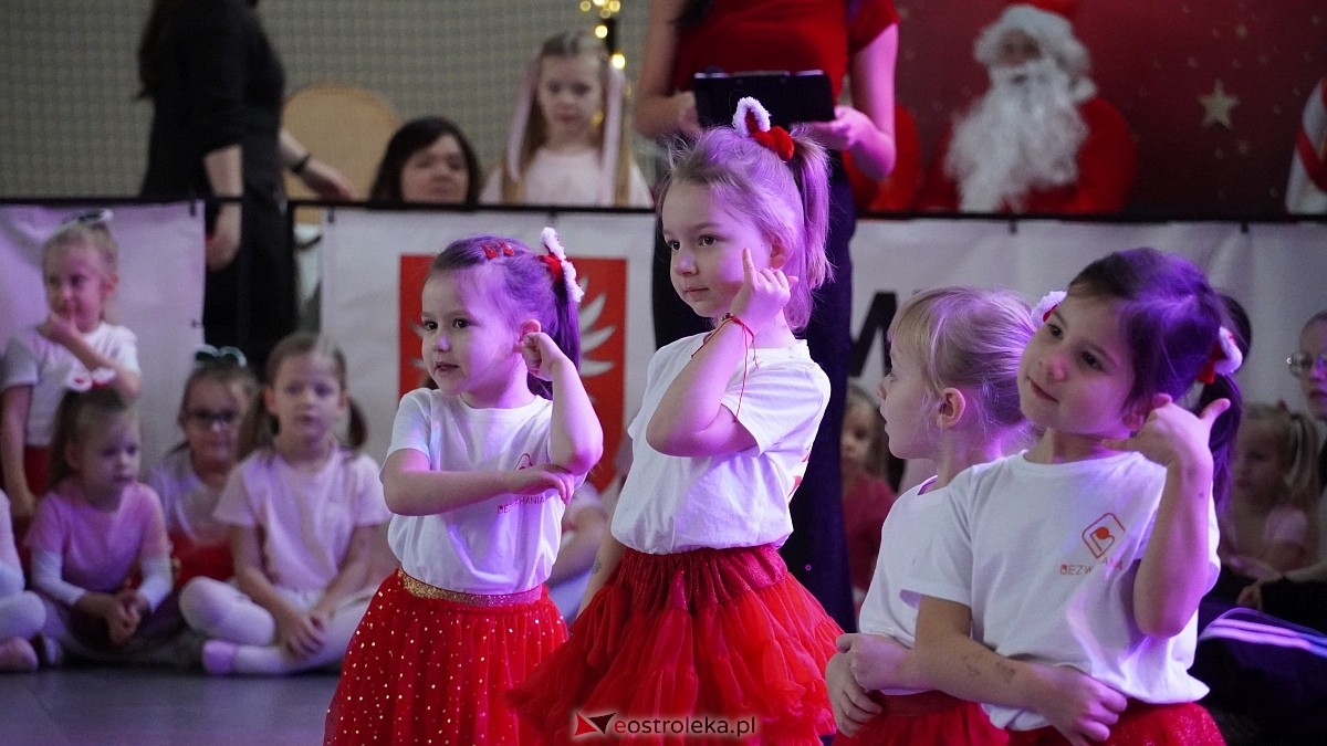 Wigilia Bezwahania Dance Center: grupy mini [7.12.2024] - zdjęcie #76 - eOstroleka.pl
