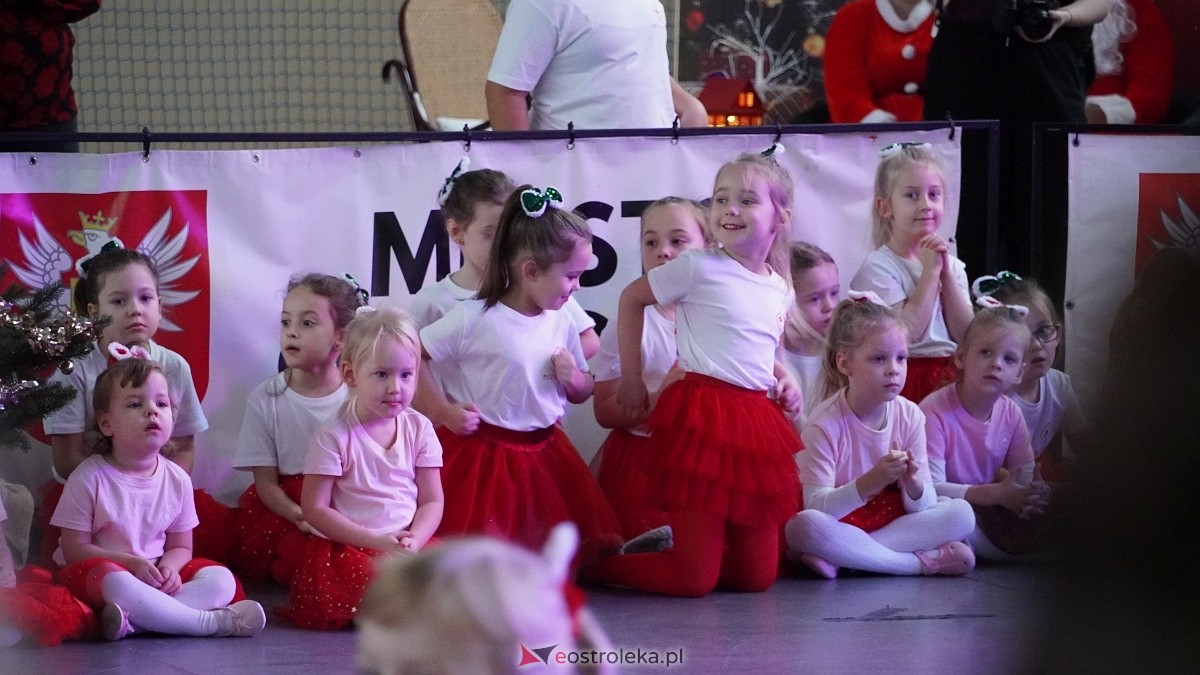 Wigilia Bezwahania Dance Center: grupy mini [7.12.2024] - zdjęcie #61 - eOstroleka.pl