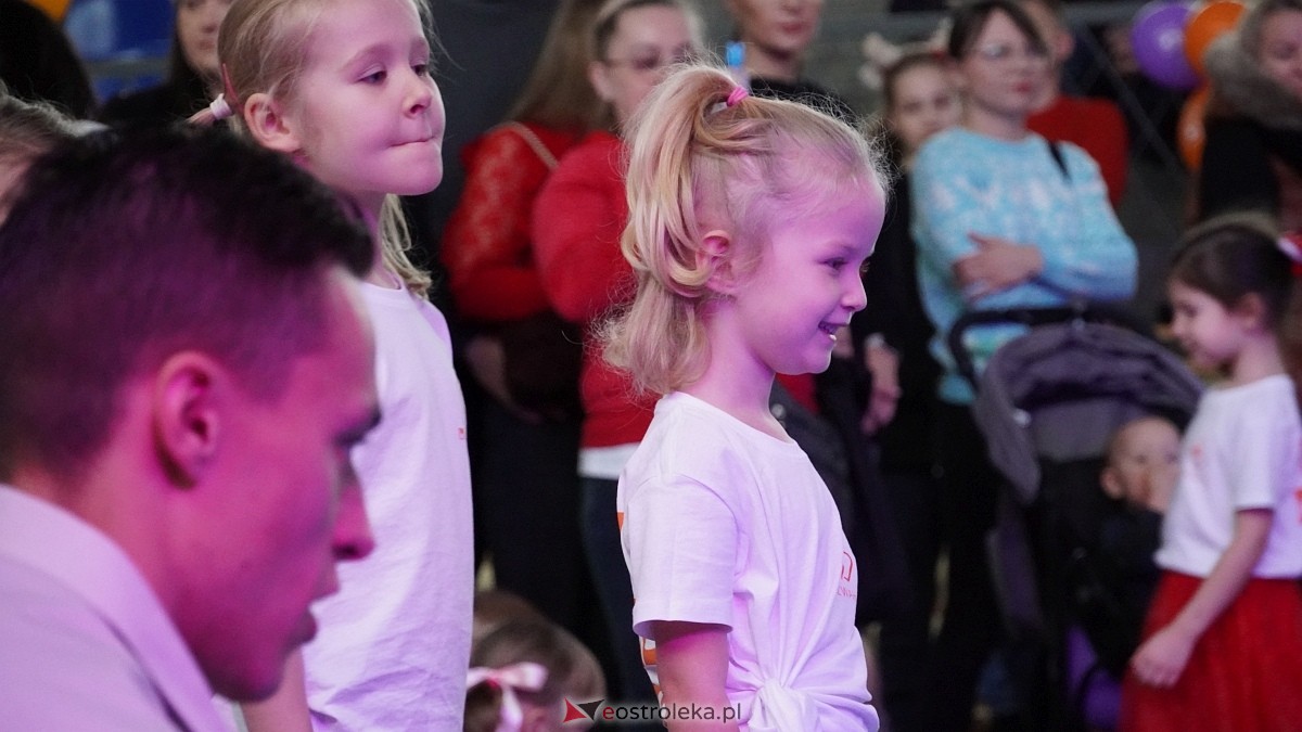 Wigilia Bezwahania Dance Center: grupy mini [7.12.2024] - zdjęcie #59 - eOstroleka.pl