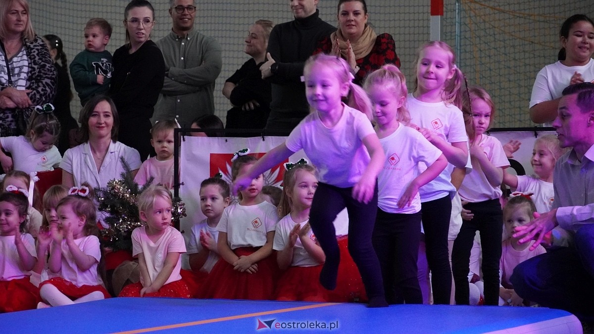 Wigilia Bezwahania Dance Center: grupy mini [7.12.2024] - zdjęcie #54 - eOstroleka.pl