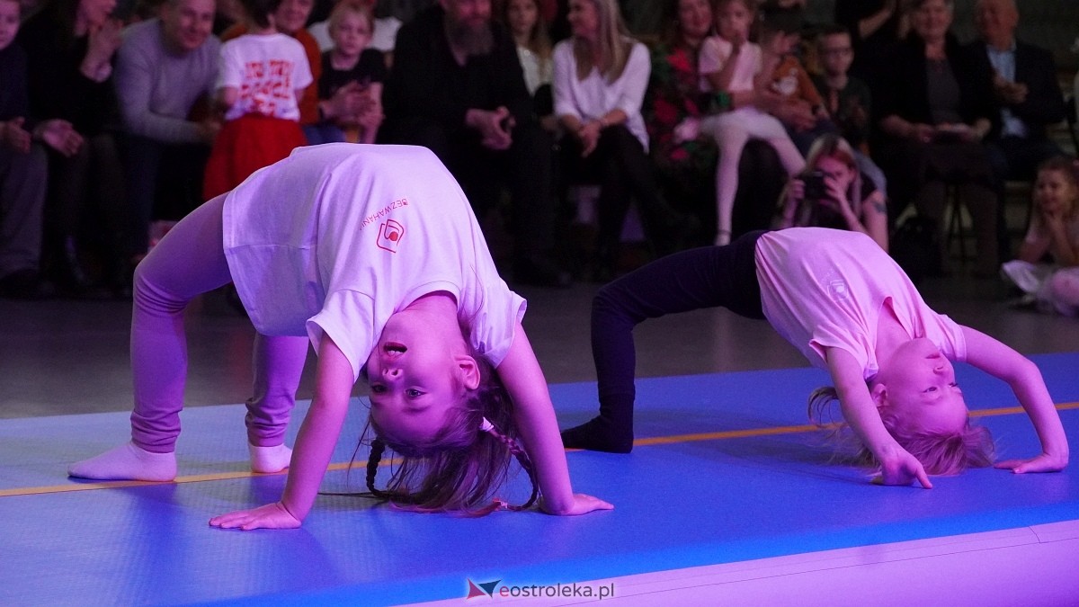 Wigilia Bezwahania Dance Center: grupy mini [7.12.2024] - zdjęcie #51 - eOstroleka.pl