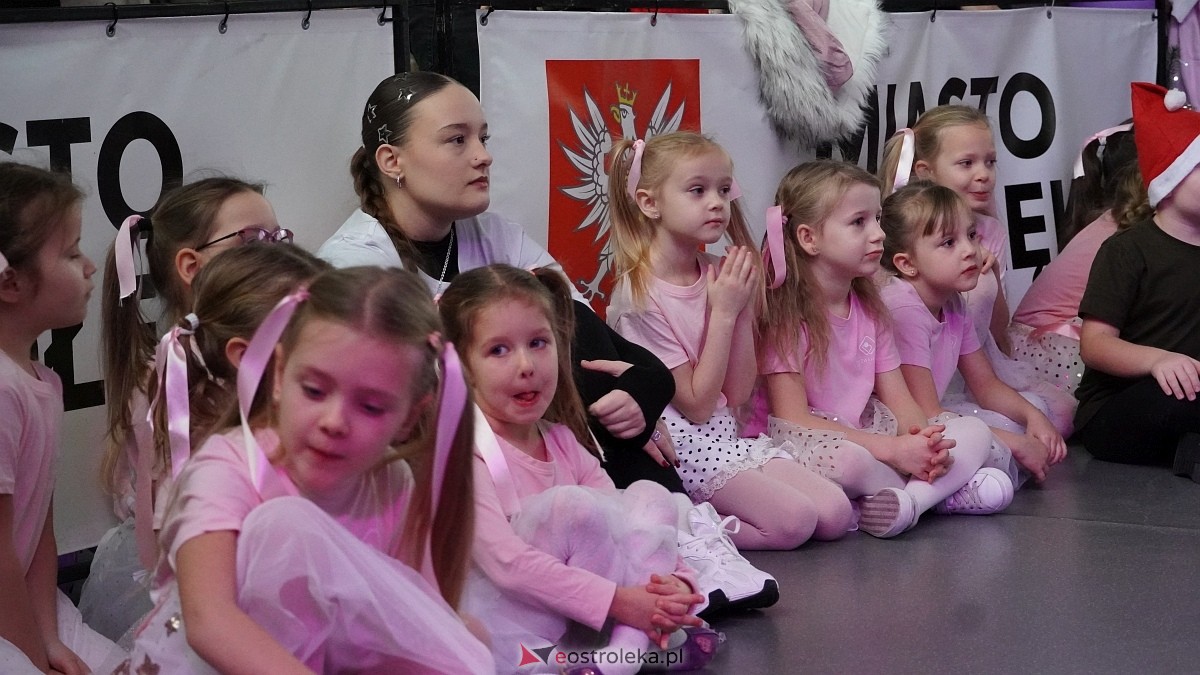 Wigilia Bezwahania Dance Center: grupy mini [7.12.2024] - zdjęcie #42 - eOstroleka.pl