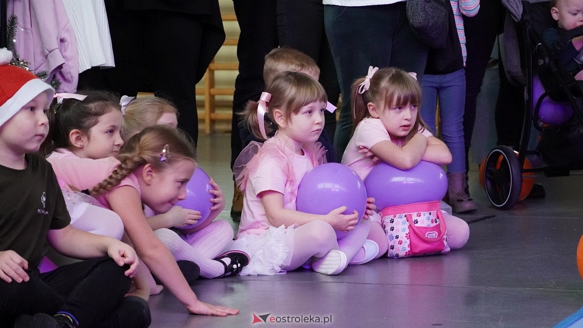 Wigilia Bezwahania Dance Center: grupy mini [7.12.2024] - zdjęcie #41 - eOstroleka.pl