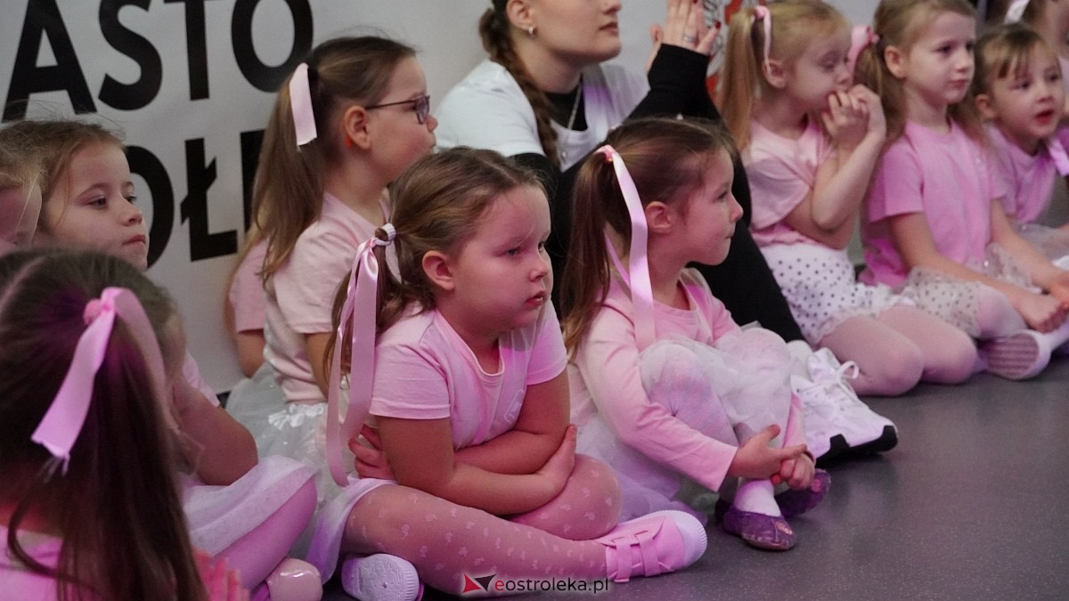 Wigilia Bezwahania Dance Center: grupy mini [7.12.2024] - zdjęcie #38 - eOstroleka.pl