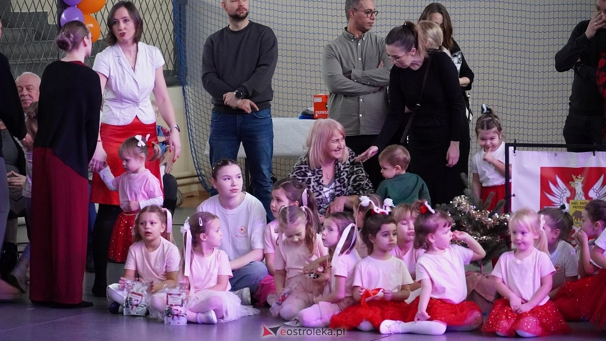 Wigilia Bezwahania Dance Center: grupy mini [7.12.2024] - zdjęcie #36 - eOstroleka.pl