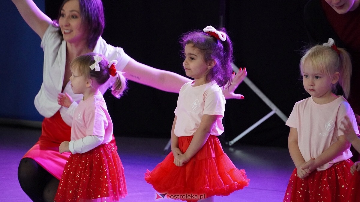 Wigilia Bezwahania Dance Center: grupy mini [7.12.2024] - zdjęcie #30 - eOstroleka.pl