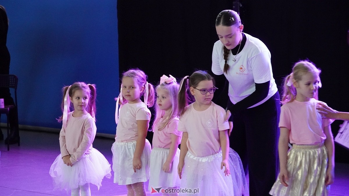Wigilia Bezwahania Dance Center: grupy mini [7.12.2024] - zdjęcie #26 - eOstroleka.pl