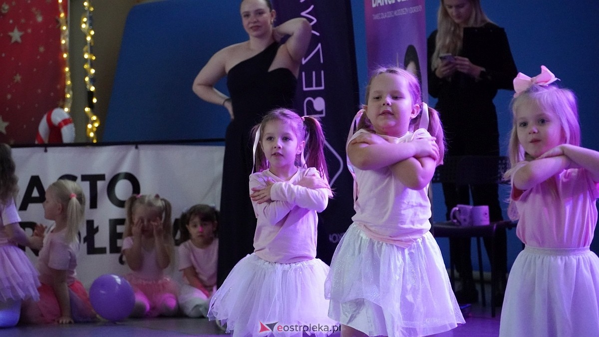 Wigilia Bezwahania Dance Center: grupy mini [7.12.2024] - zdjęcie #24 - eOstroleka.pl