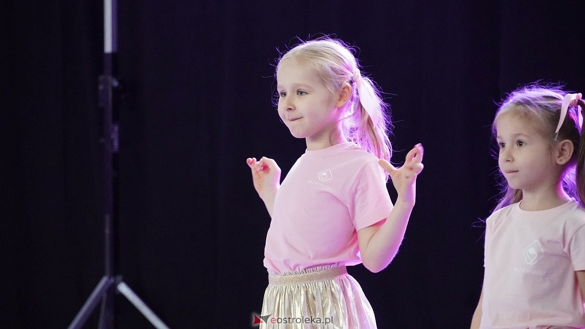 Wigilia Bezwahania Dance Center: grupy mini [7.12.2024] - zdjęcie #21 - eOstroleka.pl