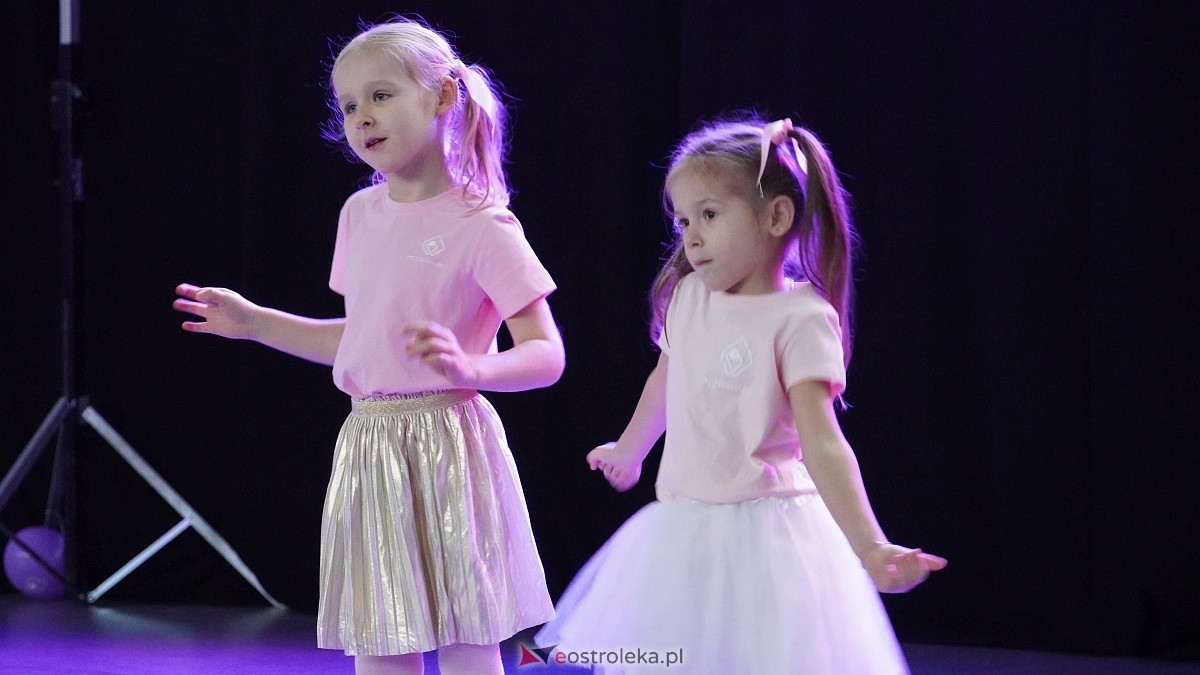 Wigilia Bezwahania Dance Center: grupy mini [7.12.2024] - zdjęcie #19 - eOstroleka.pl