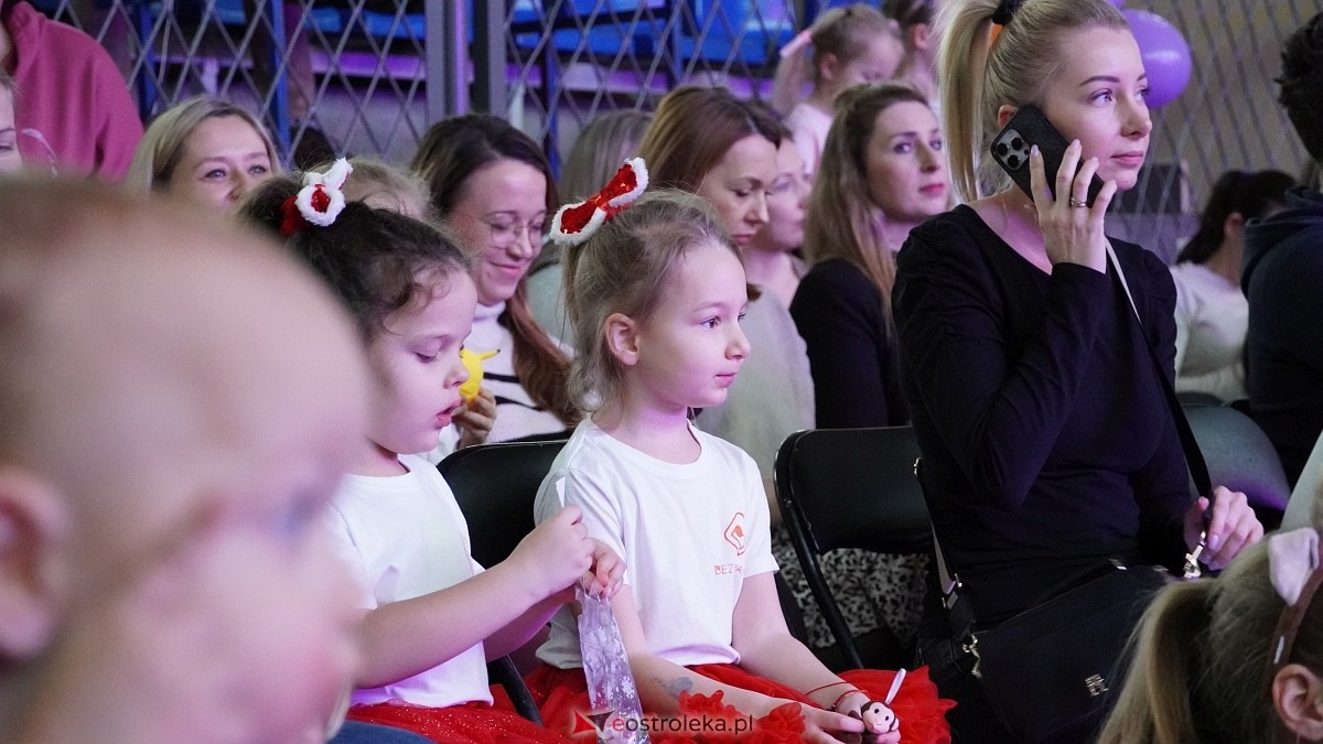 Wigilia Bezwahania Dance Center: grupy mini [7.12.2024] - zdjęcie #15 - eOstroleka.pl