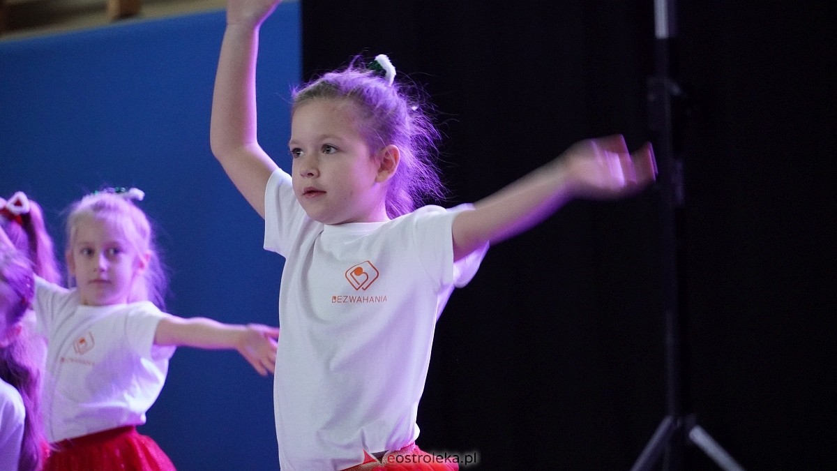Wigilia Bezwahania Dance Center: grupy mini [7.12.2024] - zdjęcie #5 - eOstroleka.pl