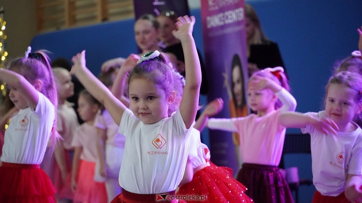 Wigilia Bezwahania Dance Center: grupy mini [7.12.2024] - zdjęcie #4 - eOstroleka.pl