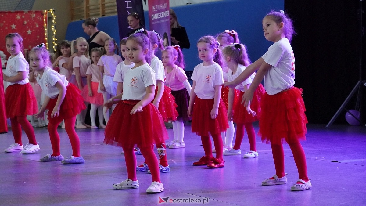 Wigilia Bezwahania Dance Center: grupy mini [7.12.2024] - zdjęcie #2 - eOstroleka.pl
