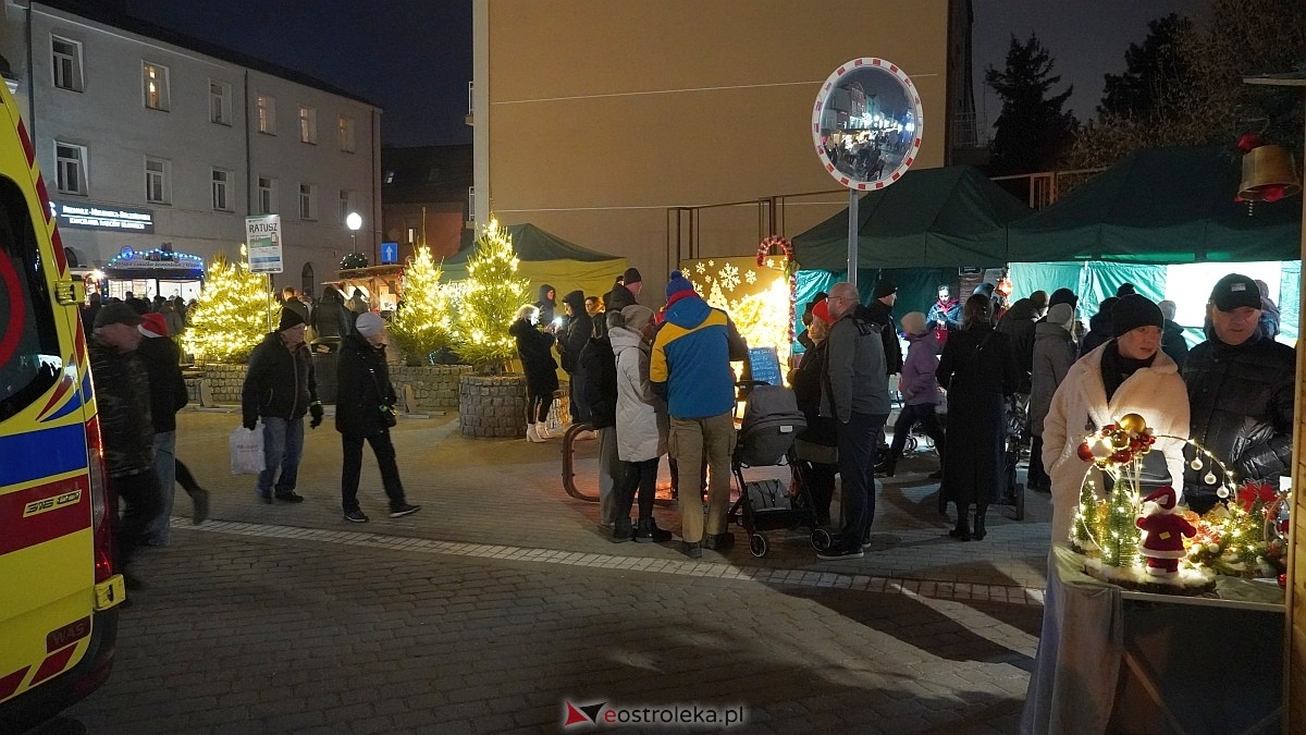 Koncertowa sobota na II Kurpiowskim Jarmarku Bożonarodzeniowym w Ostrołęce [7.12.2024] - zdjęcie #164 - eOstroleka.pl