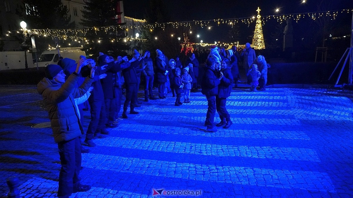 Koncertowa sobota na II Kurpiowskim Jarmarku Bożonarodzeniowym w Ostrołęce [7.12.2024] - zdjęcie #156 - eOstroleka.pl
