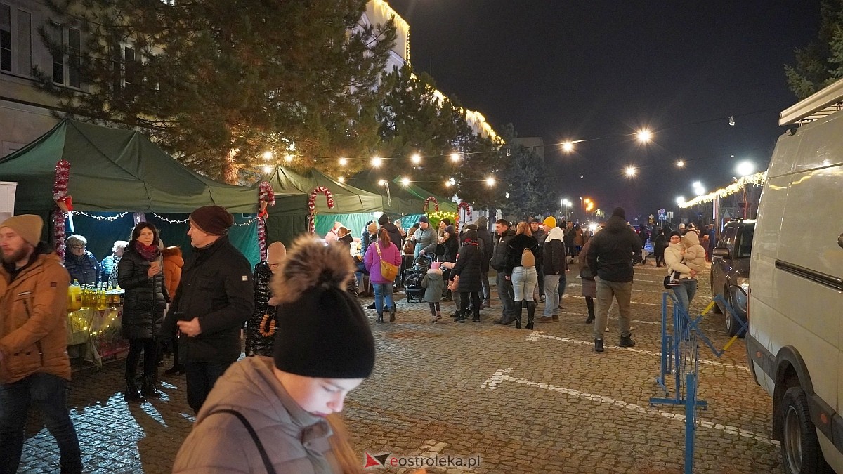 Koncertowa sobota na II Kurpiowskim Jarmarku Bożonarodzeniowym w Ostrołęce [7.12.2024] - zdjęcie #153 - eOstroleka.pl