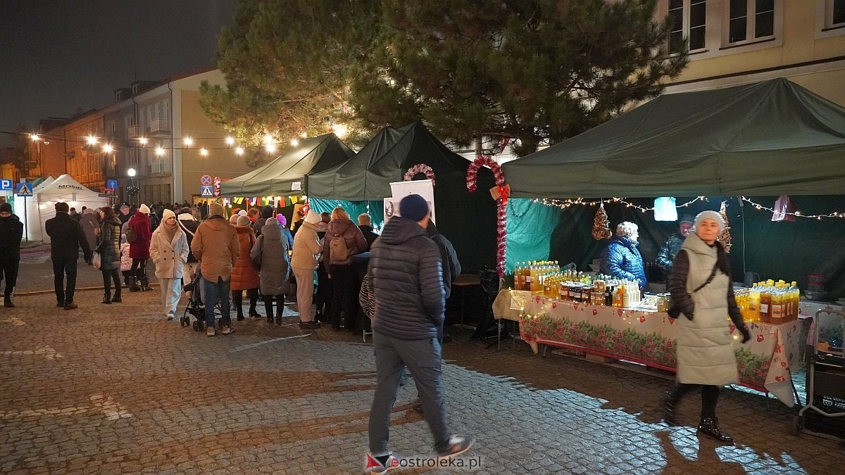 Koncertowa sobota na II Kurpiowskim Jarmarku Bożonarodzeniowym w Ostrołęce [7.12.2024] - zdjęcie #152 - eOstroleka.pl