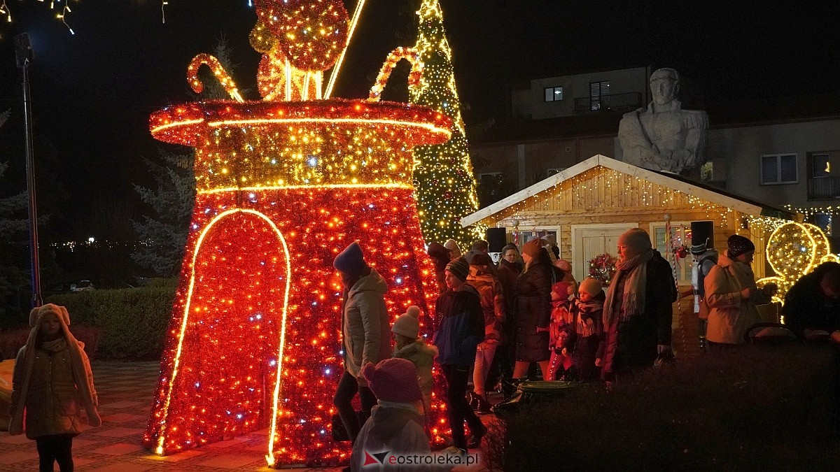 Koncertowa sobota na II Kurpiowskim Jarmarku Bożonarodzeniowym w Ostrołęce [7.12.2024] - zdjęcie #149 - eOstroleka.pl