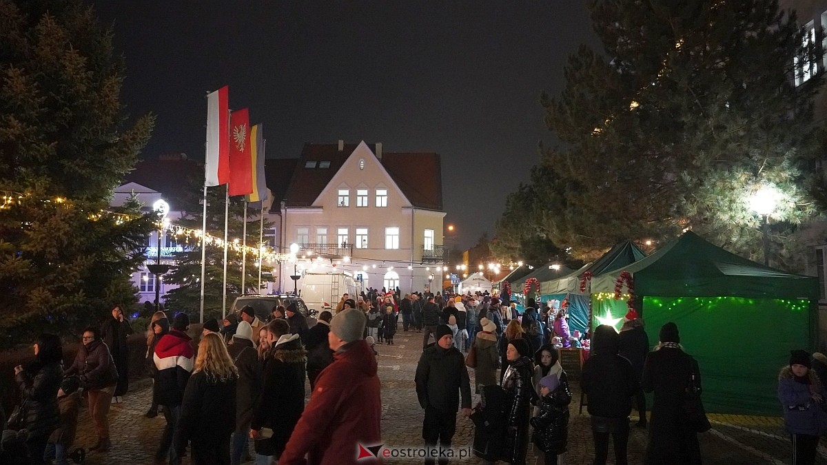 Koncertowa sobota na II Kurpiowskim Jarmarku Bożonarodzeniowym w Ostrołęce [7.12.2024] - zdjęcie #141 - eOstroleka.pl