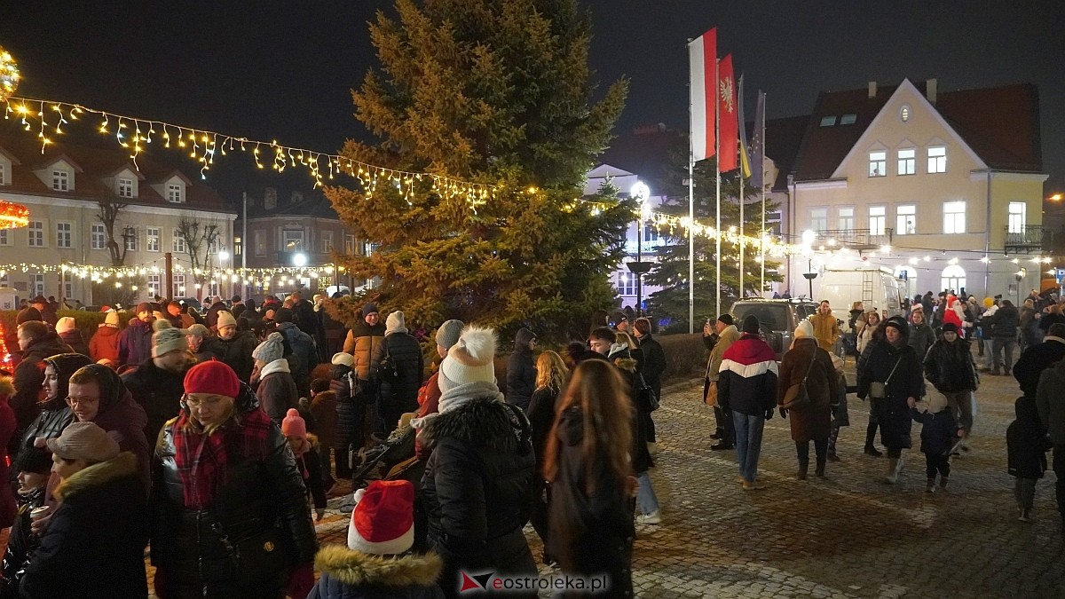 Koncertowa sobota na II Kurpiowskim Jarmarku Bożonarodzeniowym w Ostrołęce [7.12.2024] - zdjęcie #139 - eOstroleka.pl