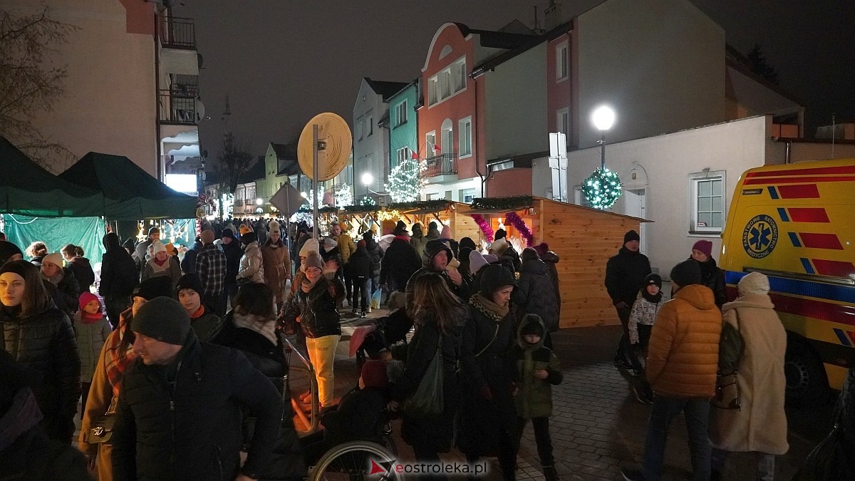 Koncertowa sobota na II Kurpiowskim Jarmarku Bożonarodzeniowym w Ostrołęce [7.12.2024] - zdjęcie #134 - eOstroleka.pl