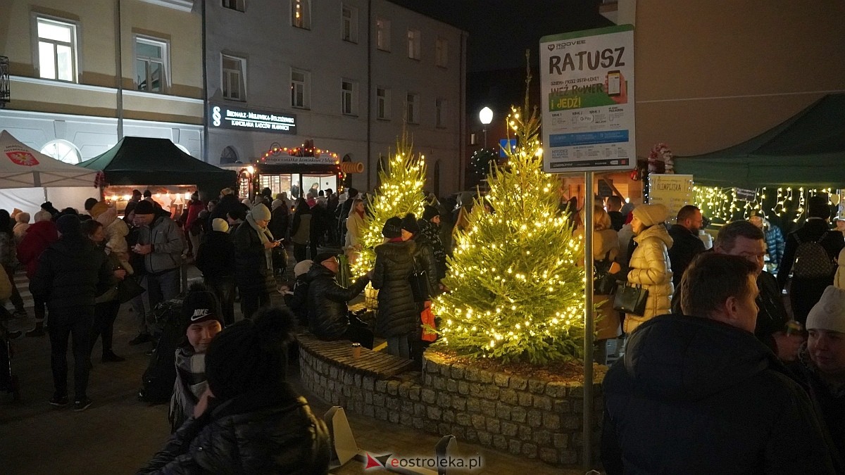 Koncertowa sobota na II Kurpiowskim Jarmarku Bożonarodzeniowym w Ostrołęce [7.12.2024] - zdjęcie #133 - eOstroleka.pl