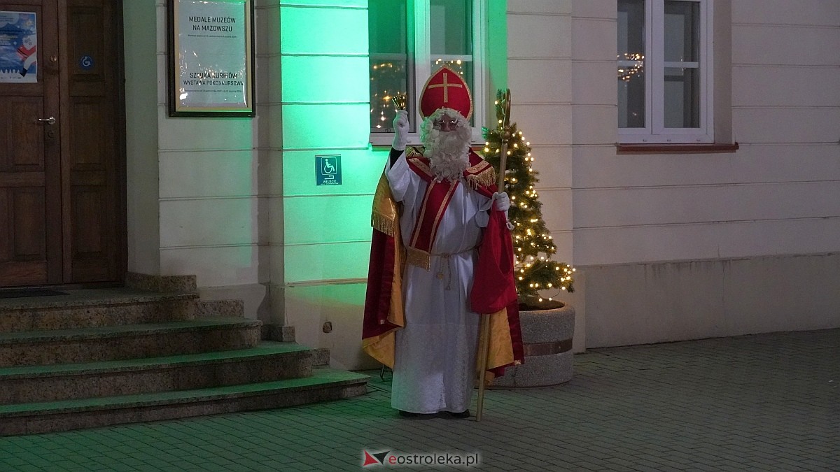 Koncertowa sobota na II Kurpiowskim Jarmarku Bożonarodzeniowym w Ostrołęce [7.12.2024] - zdjęcie #123 - eOstroleka.pl