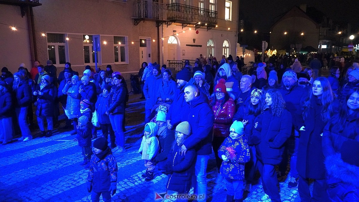 Koncertowa sobota na II Kurpiowskim Jarmarku Bożonarodzeniowym w Ostrołęce [7.12.2024] - zdjęcie #95 - eOstroleka.pl