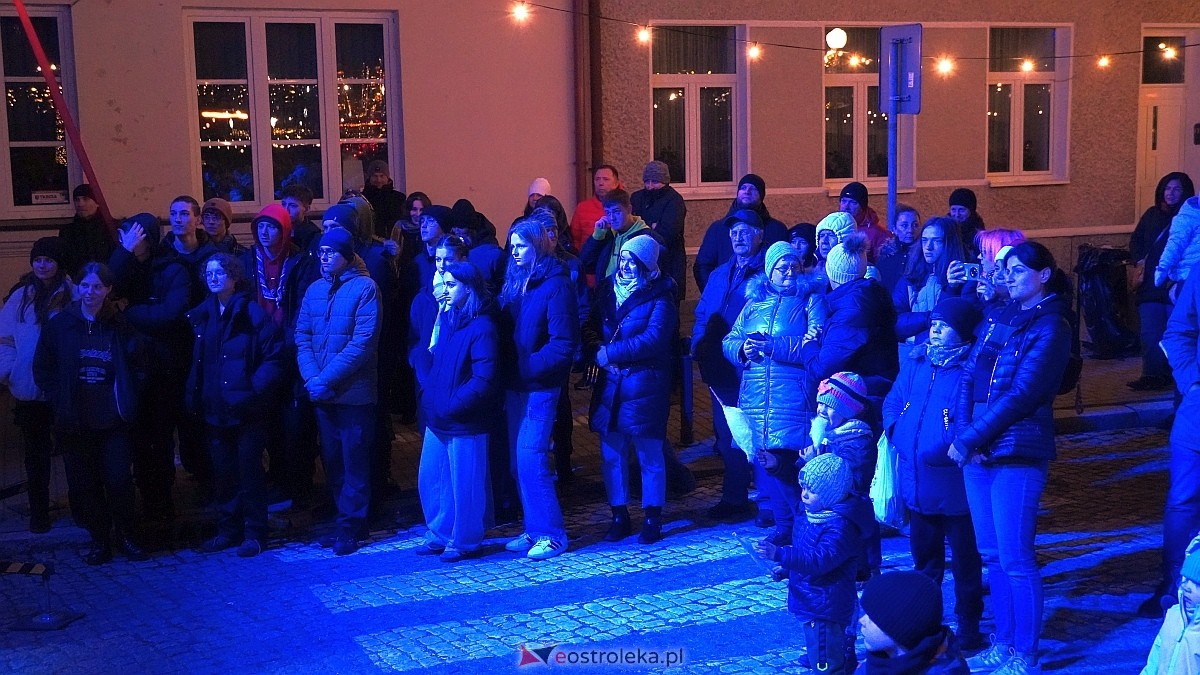 Koncertowa sobota na II Kurpiowskim Jarmarku Bożonarodzeniowym w Ostrołęce [7.12.2024] - zdjęcie #91 - eOstroleka.pl