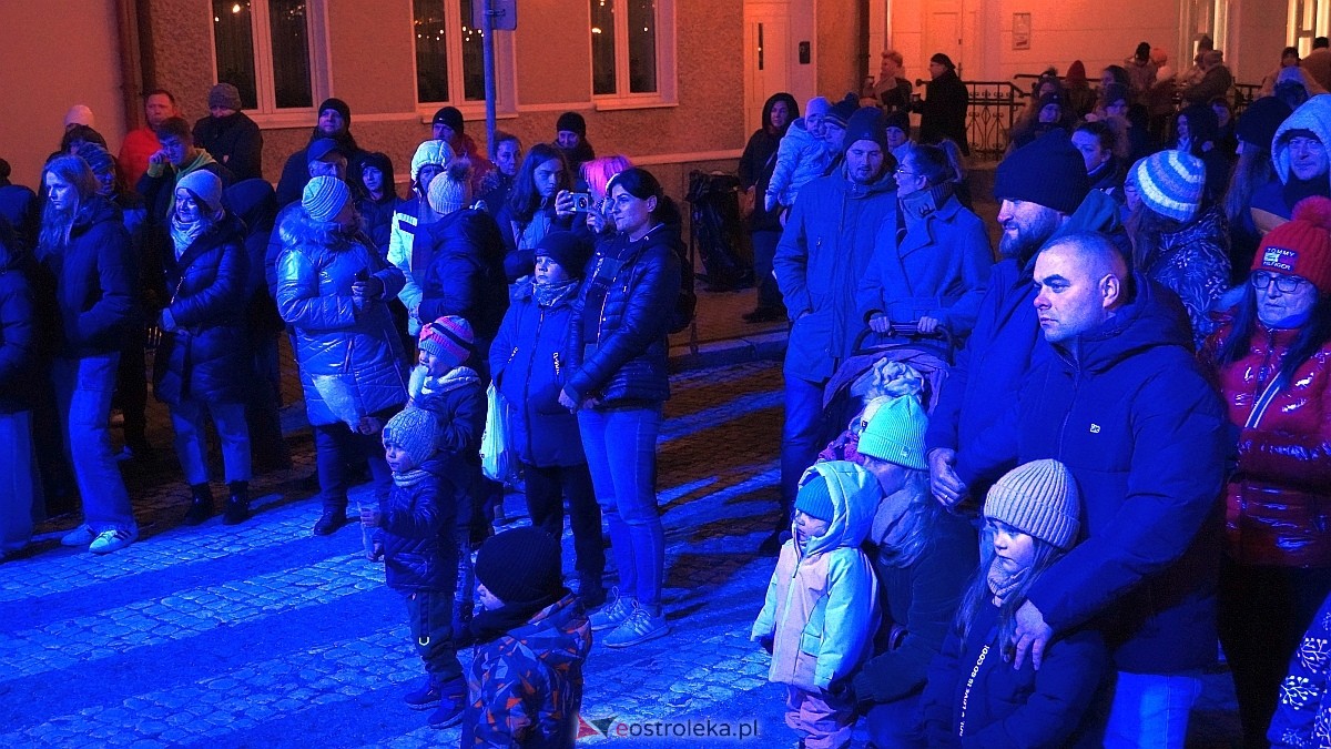 Koncertowa sobota na II Kurpiowskim Jarmarku Bożonarodzeniowym w Ostrołęce [7.12.2024] - zdjęcie #89 - eOstroleka.pl